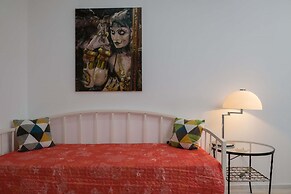 A8 - Modern apt With Terrace, 3 min Walk to Beach