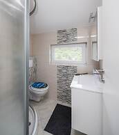 A8 - Modern apt With Terrace, 3 min Walk to Beach