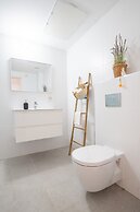 Stylish Seaside Escape with Balcony by Sea N' Rent