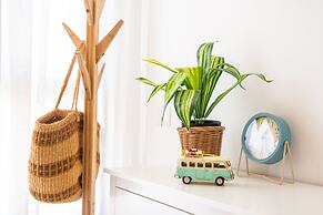 Stylish Seaside Escape with Balcony by Sea N' Rent