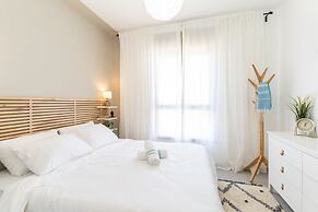 Stylish Seaside Escape with Balcony by Sea N' Rent