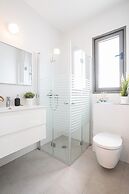 Stylish Seaside Escape with Balcony by Sea N' Rent