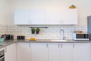 Stylish Seaside Escape with Balcony by Sea N' Rent