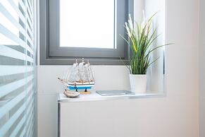 Stylish Seaside Escape with Balcony by Sea N' Rent