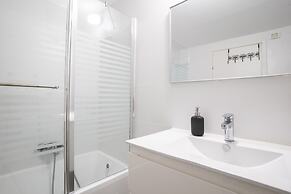 Stylish Seaside Escape with Balcony by Sea N' Rent