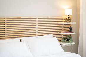 Stylish Seaside Escape with Balcony by Sea N' Rent