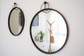 Stylish Seaside Escape with Balcony by Sea N' Rent