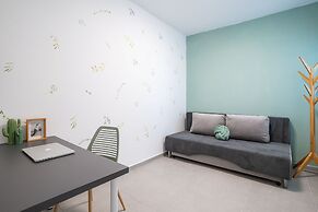 Stylish Seaside Escape with Balcony by Sea N' Rent