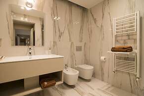 MyHomeInComo - Ivory Suite