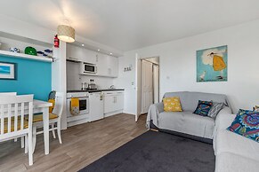 Swn Y Tonnau - Sea Front Apartment Spectacular Sea Views Parking Direc