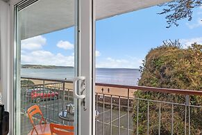 Swn Y Tonnau - Sea Front Apartment Spectacular Sea Views Parking Direc