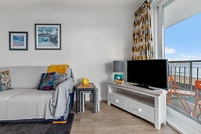 Swn Y Tonnau - Sea Front Apartment Spectacular Sea Views Parking Direc