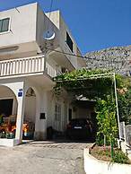 A2 - apt w Patio, Just 3 min Walking to the Beach