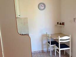 A2 - apt w Patio, Just 3 min Walking to the Beach