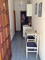 A1 - apt w Patio, Just 3 min Walking to the Beach