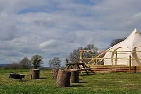 Lovely Spacious Lotus Bell Tent in Shaftesbury, UK