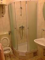 A3 - apt w. Patio, 3 min Walking From the Beach