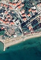 A3 - apt w. Patio, 3 min Walking From the Beach