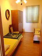 A3 - apt w. Patio, 3 min Walking From the Beach