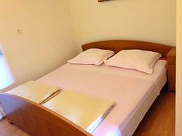 A3 - apt w. Patio, 3 min Walking From the Beach