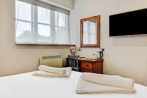 OYO the Gables Hotel, Birmingham Airport