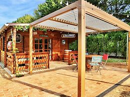 LE Petit Champigny