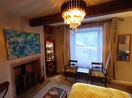 Hebden Bridge - House - Sleeps 8 - Pet Friendly