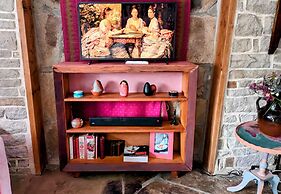 Hebden Bridge - House - Sleeps 8 - Pet Friendly