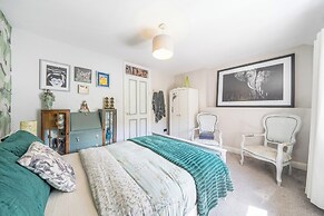 Hebden Bridge - House - Sleeps 8 - Pet Friendly