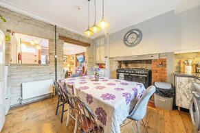 Hebden Bridge - House - Sleeps 8 - Pet Friendly