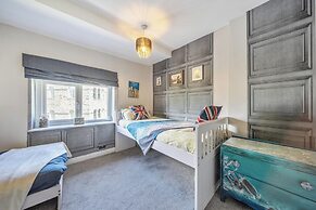 Hebden Bridge - House - Sleeps 8 - Pet Friendly