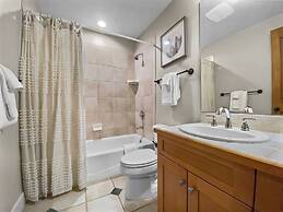 Westridge Chalet 4 Bedroom Townhouse by RedAwning