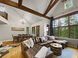 Westridge Chalet 4 Bedroom Townhouse by RedAwning