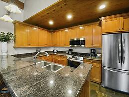 Westridge Chalet 4 Bedroom Townhouse by RedAwning