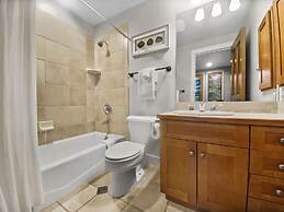 Westridge Chalet 4 Bedroom Townhouse by RedAwning