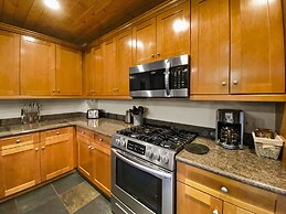 Westridge Chalet 4 Bedroom Townhouse by RedAwning