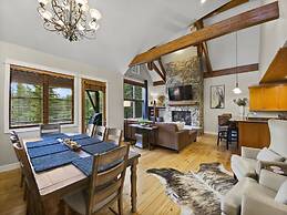 Westridge Chalet 4 Bedroom Townhouse by RedAwning