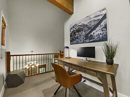 Westridge Chalet 4 Bedroom Townhouse by RedAwning