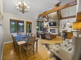 Westridge Chalet 4 Bedroom Townhouse by RedAwning