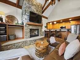 Westridge Chalet 4 Bedroom Townhouse by RedAwning