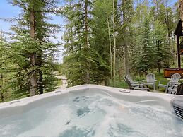 Westridge Chalet 4 Bedroom Townhouse by RedAwning