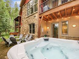 Westridge Chalet 4 Bedroom Townhouse by RedAwning