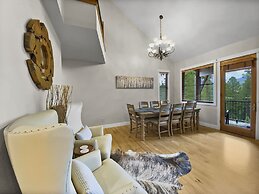 Westridge Chalet 4 Bedroom Townhouse by RedAwning