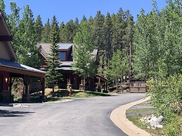 Westridge Chalet 4 Bedroom Townhouse by RedAwning