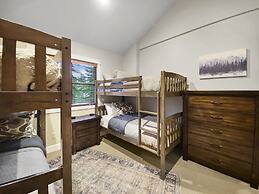 Westridge Chalet 4 Bedroom Townhouse by RedAwning