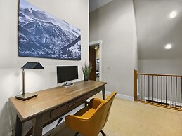 Westridge Chalet 4 Bedroom Townhouse by RedAwning