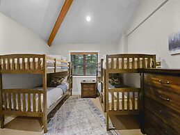 Westridge Chalet 4 Bedroom Townhouse by RedAwning