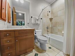 Westridge Chalet 4 Bedroom Townhouse by RedAwning