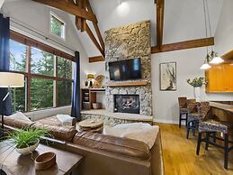 Westridge Chalet 4 Bedroom Townhouse by RedAwning