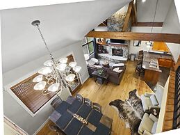 Westridge Chalet 4 Bedroom Townhouse by RedAwning